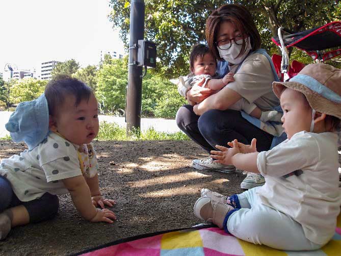 みんなでお散歩〈ひよこ組：0歳児〉