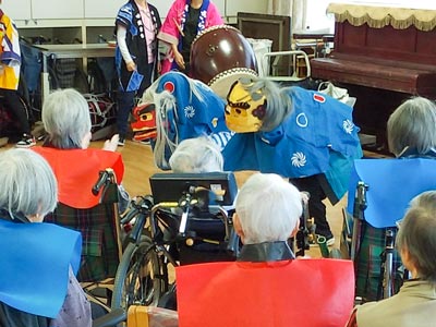 恵泉女学園中学の皆さん