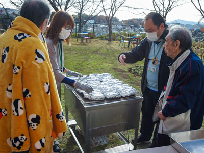 特養