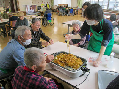 特養