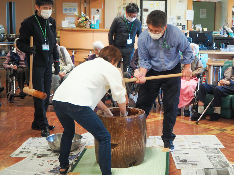 お餅つき〈特養〉