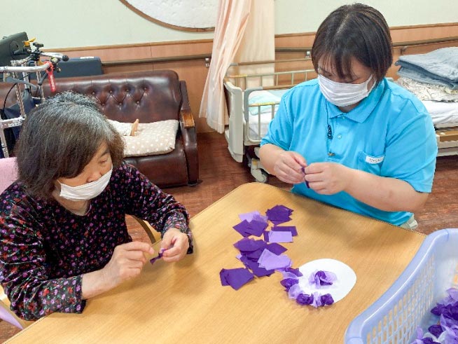 6月の壁画作成〈はぎまデイサービス〉