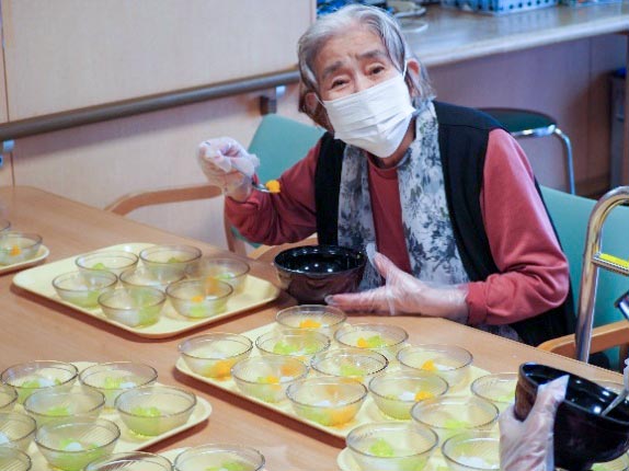 季節のおやつ作り（8月）〈特養〉